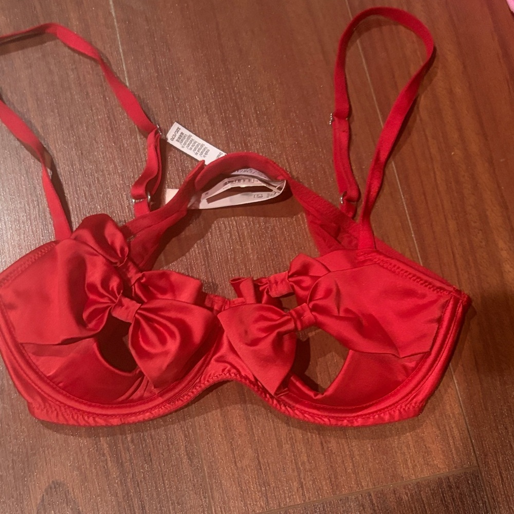 NWT Victoria's Secret Scarlet Bow Accent Bra 32C